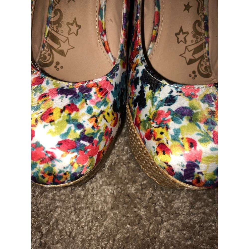 Multi-Colored Wedges size 7.5 - Picture 7 of 8